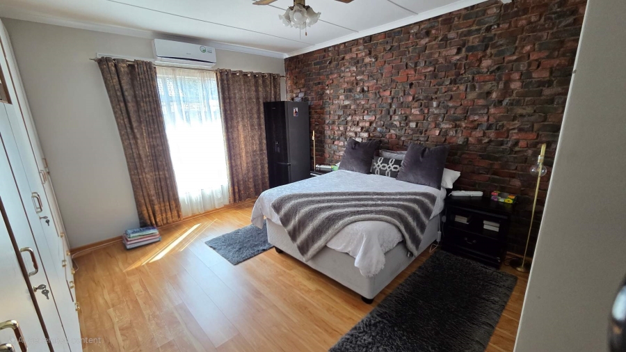 5 Bedroom Property for Sale in Fichardt Park Free State
